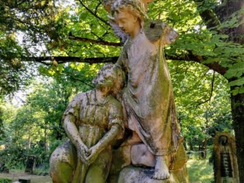 Grab der Geschwisterkinder Ella und Katharina Albrecht - Dessau Friedhof 3